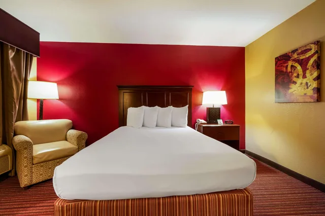 غرفة بسرير كوين، Quality Inn & Suites West Helena 2/2
