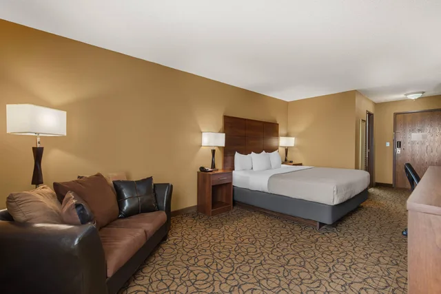 غرفة بسرير كينج، Quality Inn & Suites Manistique, MI 3/10