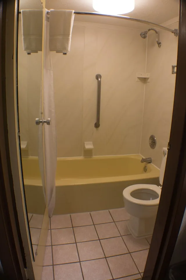 غرفة قياسية بسرير كينج للمدخنين، Quality Inn & Suites Erie near Casino 5/5