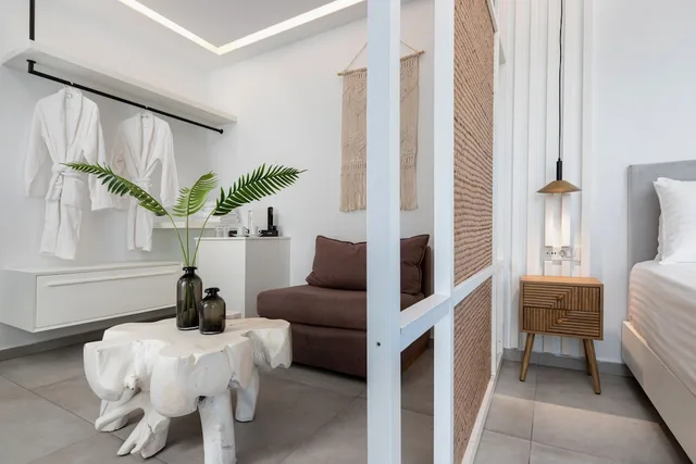 غرفة سوبيريور ثلاثية بسرير كوين مع أريكة، Myzith Luxury Suites 5/5