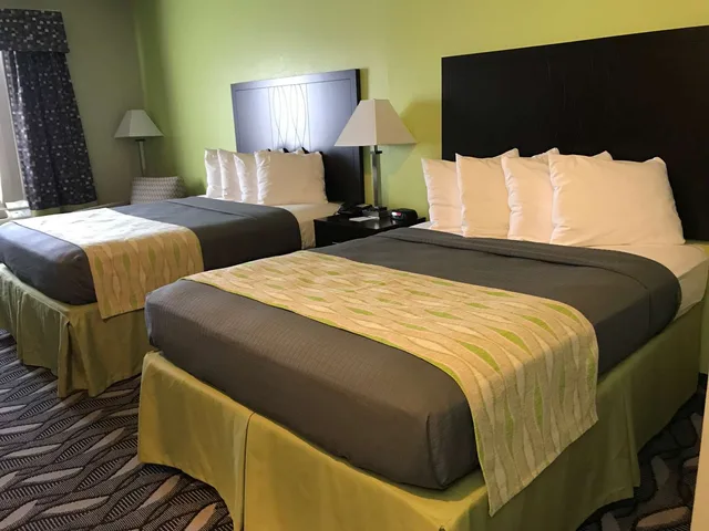 Room, 2 Queen Beds, Best Western Mt. Vernon Inn 3/4