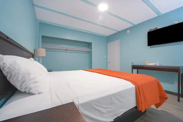 غرفة بسرير كينج، Rodeway Inn & Suites North Hollywood Burbank Airport - Universal Area 1/4