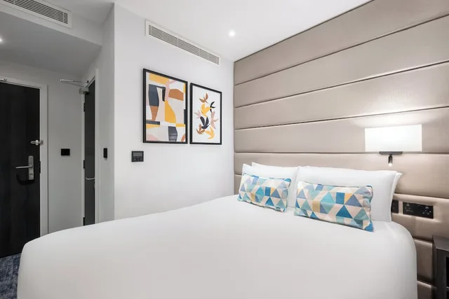 غرفة قياسية بسرير مزدوج، voco London Marylebone by IHG 1/6