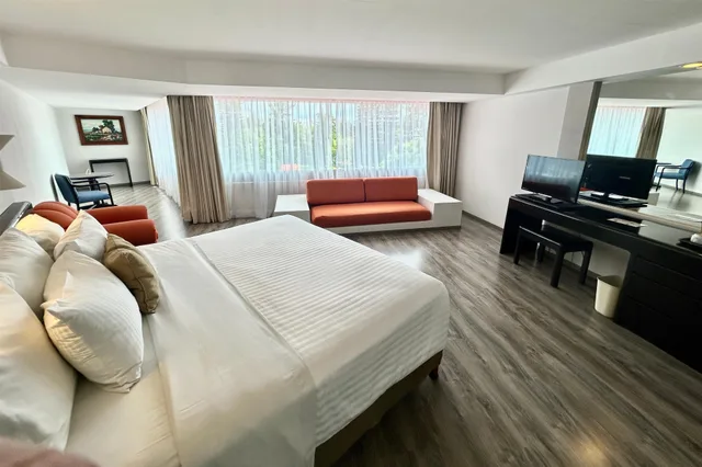 جناح جونيور بسرير كينج مع أريكة، Grand Cantalagua Hotel Morelia, BW Signature Collection 1/10