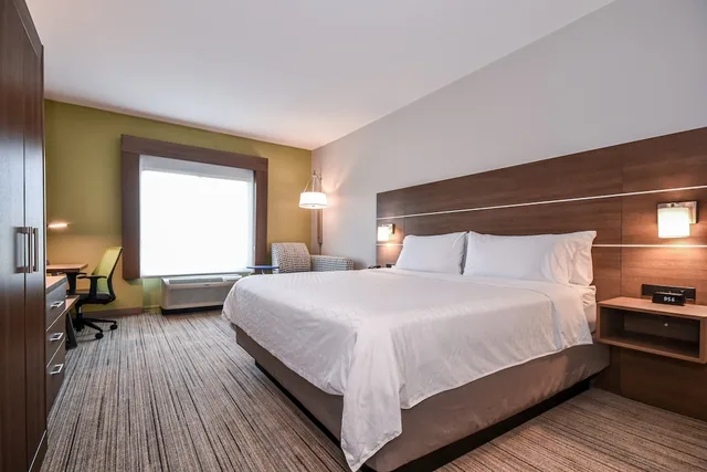 غرفة قياسية بسرير كينج، Holiday Inn Express Suites Charlotte Southeast Matthews 1/3