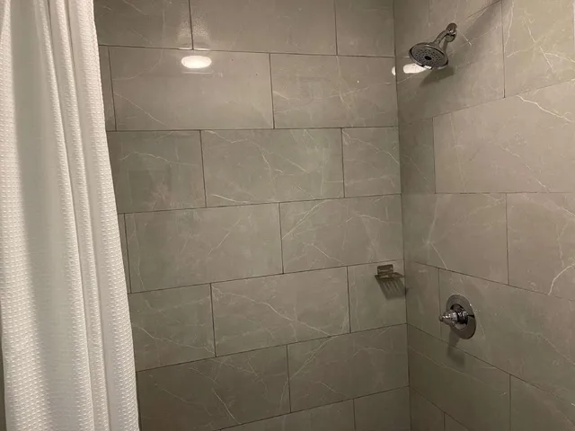 1 King Bed - Suite, Nsmk, Sofa-Bed, Micfridge، Motel6 Troy, OH 3/3
