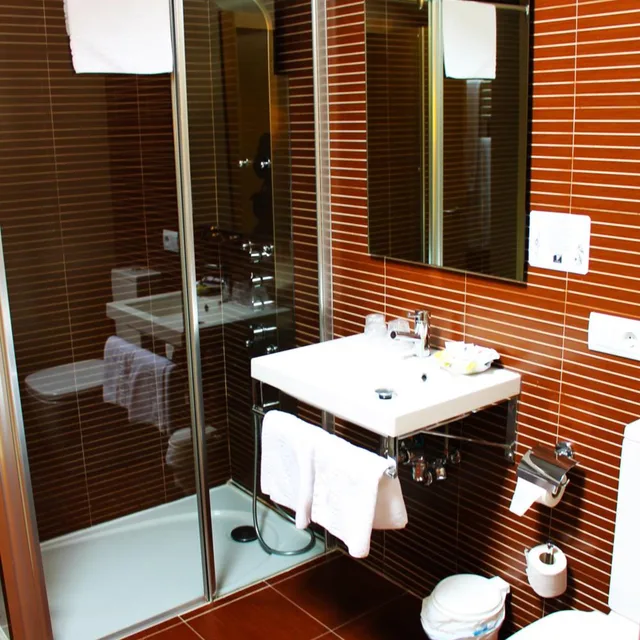 Room, Triple, Entrearcos 9/10