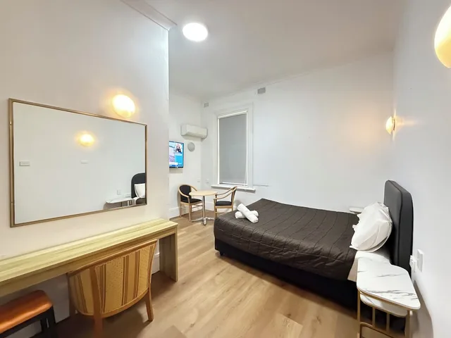 Heritage, Queen Bed، Alpine Heritage Motel 2/4