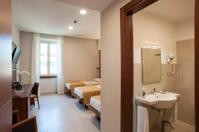 غرفة ثلاثية بسرير كوين وسرير فردي، CHECKIN VILLA ANGELINA 4/4
