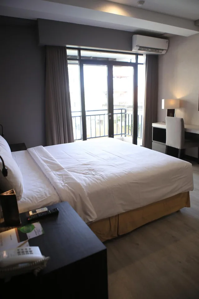 غرفة ديلوكس بسرير مزدوج أو سريرين منفصلين، Grand Kuta Hotel Residence 7/10