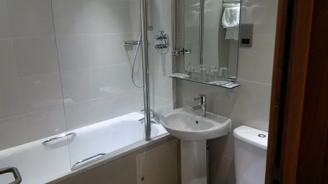 غرفة ثلاثية بسرير مزدوج وسرير فردي، Regency Hotel Parkside 2/3