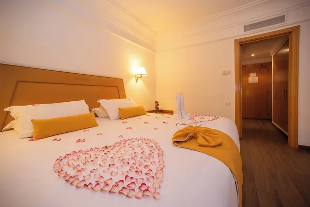 غرفة فاخرة بسريرين منفصلين بإطلالة على المسبح، Timoulay Hotel Spa Agadir 8/10