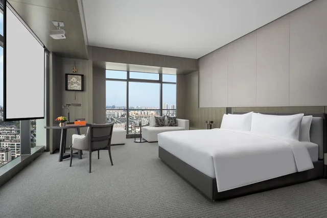 غرفة غراند بسرير كينج بإطلالة على المدينة، Wyndham Grand Chengdu East 2/6