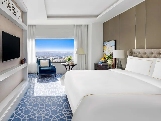 غرفة بسرير كينج، Fairmont Amman 1/9