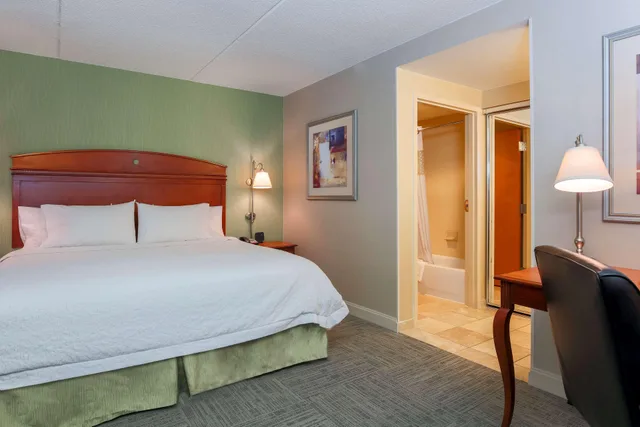 استوديو بسرير كينج، Hampton Inn & Suites New Haven - South - West Haven 1/4