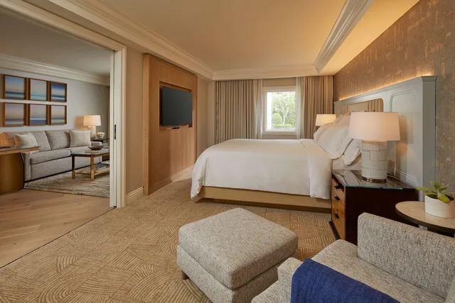 جناح ديلوكس بسرير كينج بإطلالة على الحديقة بغرفة نوم واحدة، Waldorf Astoria Monarch Beach 1/3