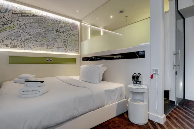 غرفة قياسية بسرير مزدوج، Hub by Premier Inn Edinburgh Royal Mile 2/10