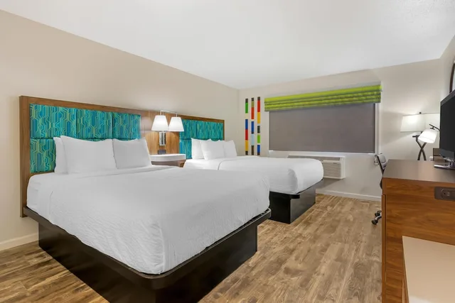 Standard, 2 Queen Beds, Pool Side، Revel Hotel Minot, SureStay Collection by Best Western 8/10
