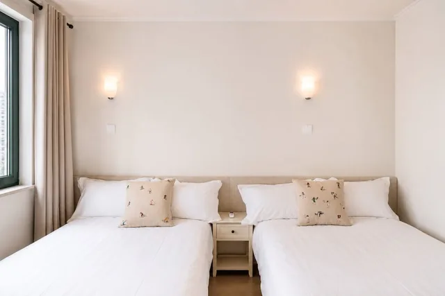 Senior, Apartment, 4 Beds، Book and Bed-People's Square 2/10