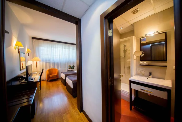 غرفة قياسية بسريرين منفصلين، Best Western Central Hotel 3/3