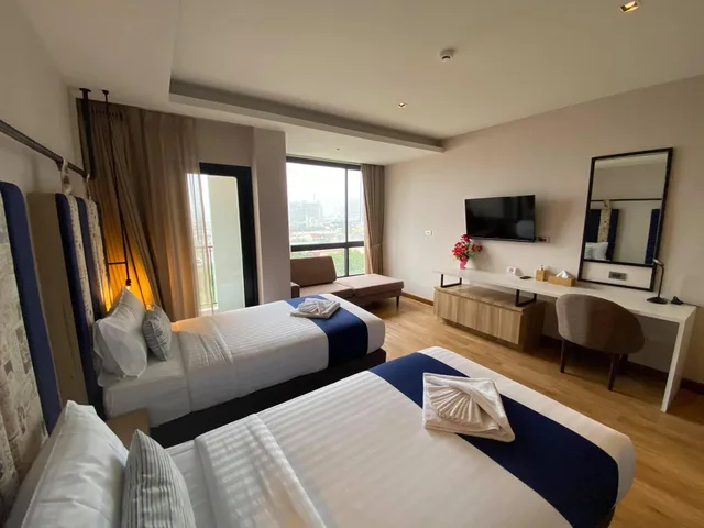 Standard, W3 Hotel 1/2