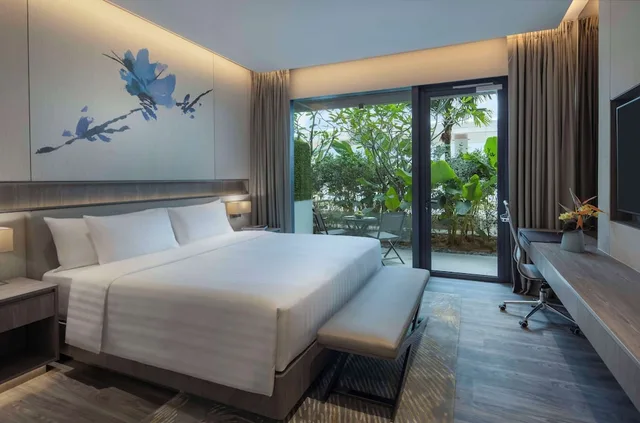 Lagoon, Deluxe, King Bed, Pool View, Patio، Dusit Thani Laguna Singapore 1/2