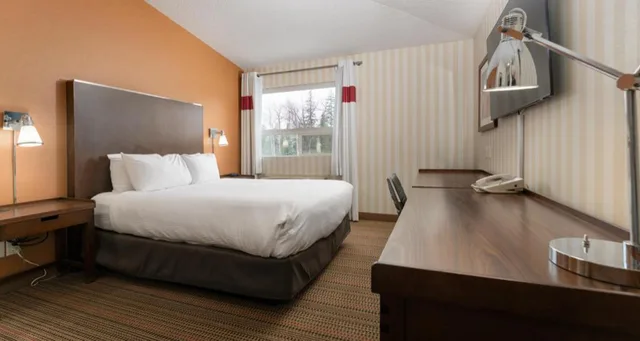 جناح ديلوكس بسرير كوين بغرفتي نوم بمطبخ، Four Points By Sheraton Prince George 5/8