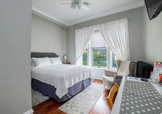 غرفة قياسية بسرير كوين، Hatch House Bed & Breakfast 1/7