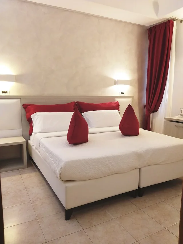Standard, Double or Twin Bed, Artemisia Palace 1/3