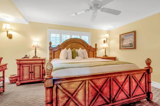 جناح بسرير كينج بإطلالة على البحر بغرفة نوم واحدة مع أريكة، Dove Creek Resort & Marina, Trademark Collection by Wyndham 2/6