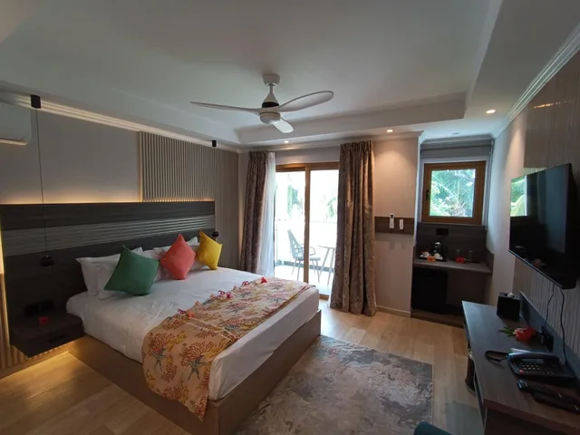 غرفة سوبيريور بسرير مزدوج بإطلالة على البحر، CROWN BEACH HOTEL 1/3