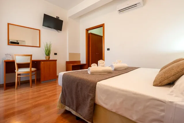 غرفة ثلاثية، Garden Hotel 3/5