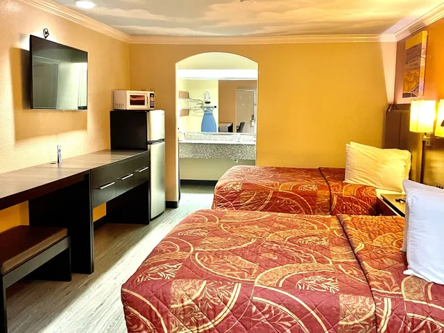 غرفة قياسية بسريرين كوين، Luxury Inn & Suites Liberty 2/6