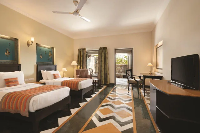 غرفة ديلوكس، Ramada by Wyndham Udaipur Resort and Spa 1/3