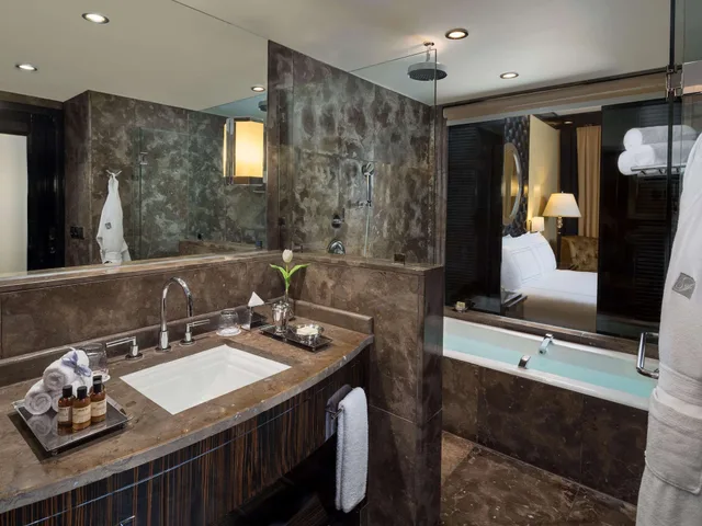 Premier, Deluxe, King Bed, River View, Fairmont Nile City Hotel 7/9