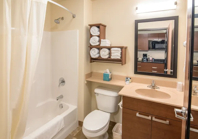 غرفة مفردة بسرير كوين، My Place Hotel-Shakopee MN 3/4