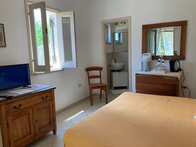 غرفة بسرير مزدوج أو سريرين منفصلين، Jera Resort E Circolo Velico 3/6