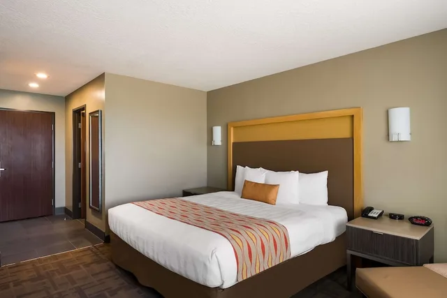 جناح كبير بسرير كينج بمطبخ صغير، Best Western Plus Landmark Hotel 1/4