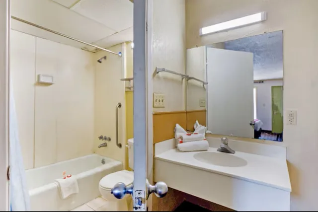 غرفة بسرير كينج للمدخنين، OYO Hotel Pensacola I-10 & Hwy 29 7/8