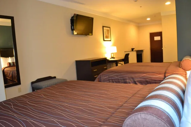 2 Bedrooms, Suite, Red River Inn And Suites 3/5