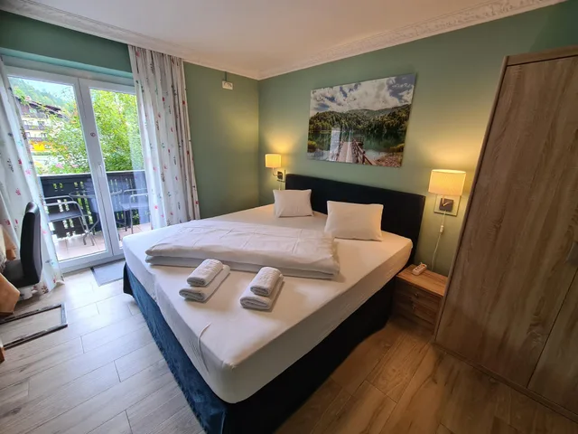 Room, Double Bed, Balcony, Hotel Haus Am See 1/1