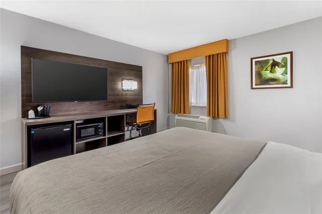 غرفة بسرير كينج، Quality Inn & Suites Raleigh Durham Airport 3/4