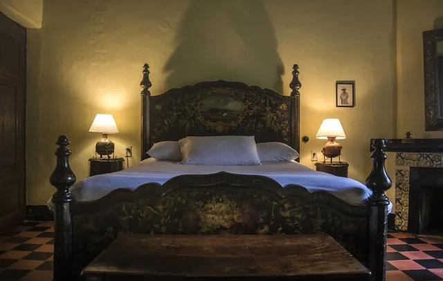 Basic, Twin Beds, Mayan Inn 7/10