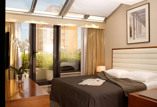 جناح جونيور، Atrium Hotel 3/8