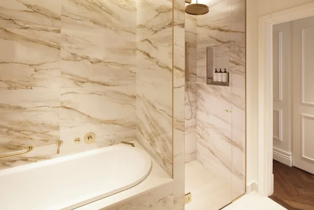 جناح جونيور بسرير كينج مع أريكة، Intercontinental Hotels Rome Ambasciatori Palace 3/3