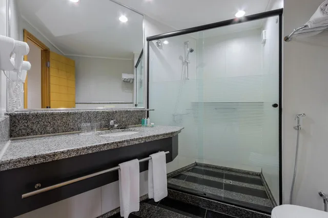 غرفة ديلوكس بسرير كوين، Golden Tulip Brasilia Alvorada 5/5