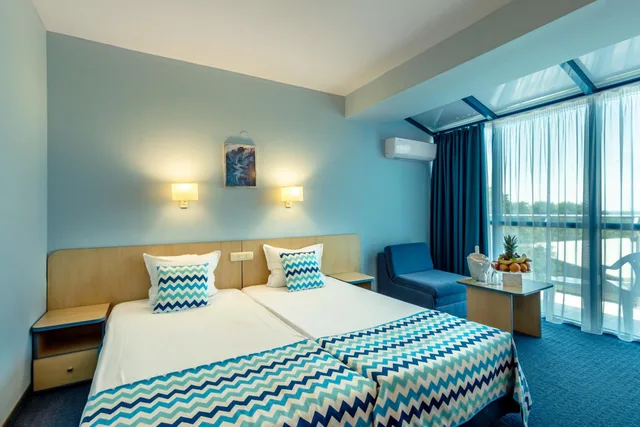 غرفة قياسية بسرير مزدوج أو سريرين منفصلين مع سرير إضافي، BSA Holiday park Hotel 2/10
