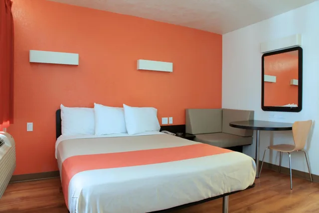 غرفة بسرير كوين، Motel6 Scottsdale, AZ - Old town Scottsdale/Fashion Square 1/9