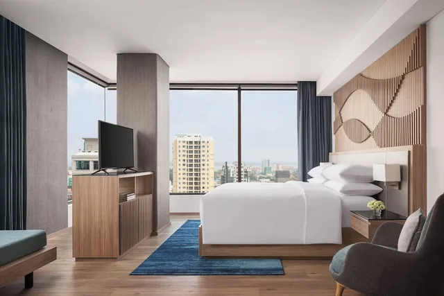 غرفة تنفيذية بسرير كينج مع أريكة، Courtyard Phnom Penh 5/9