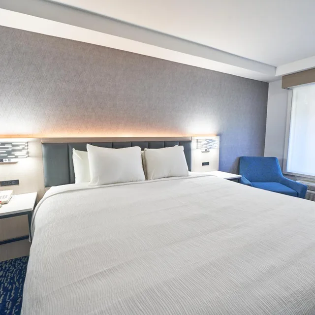 غرفة سوبيريور بسرير كينج، All Seasons Inn And Suites 2/5